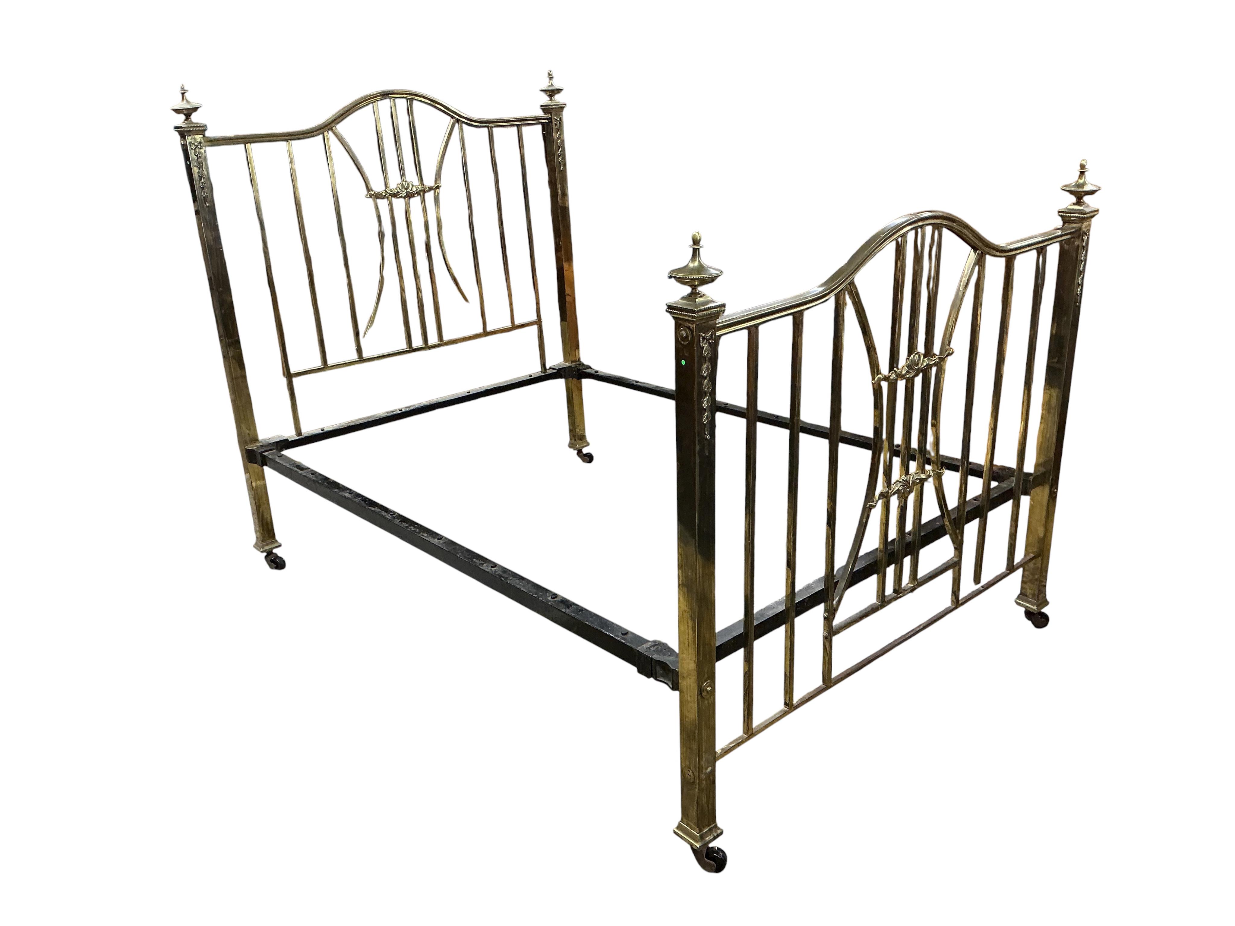 An Edwardian brass double bed frame, width 136cm, length 209cm, height 155cm
